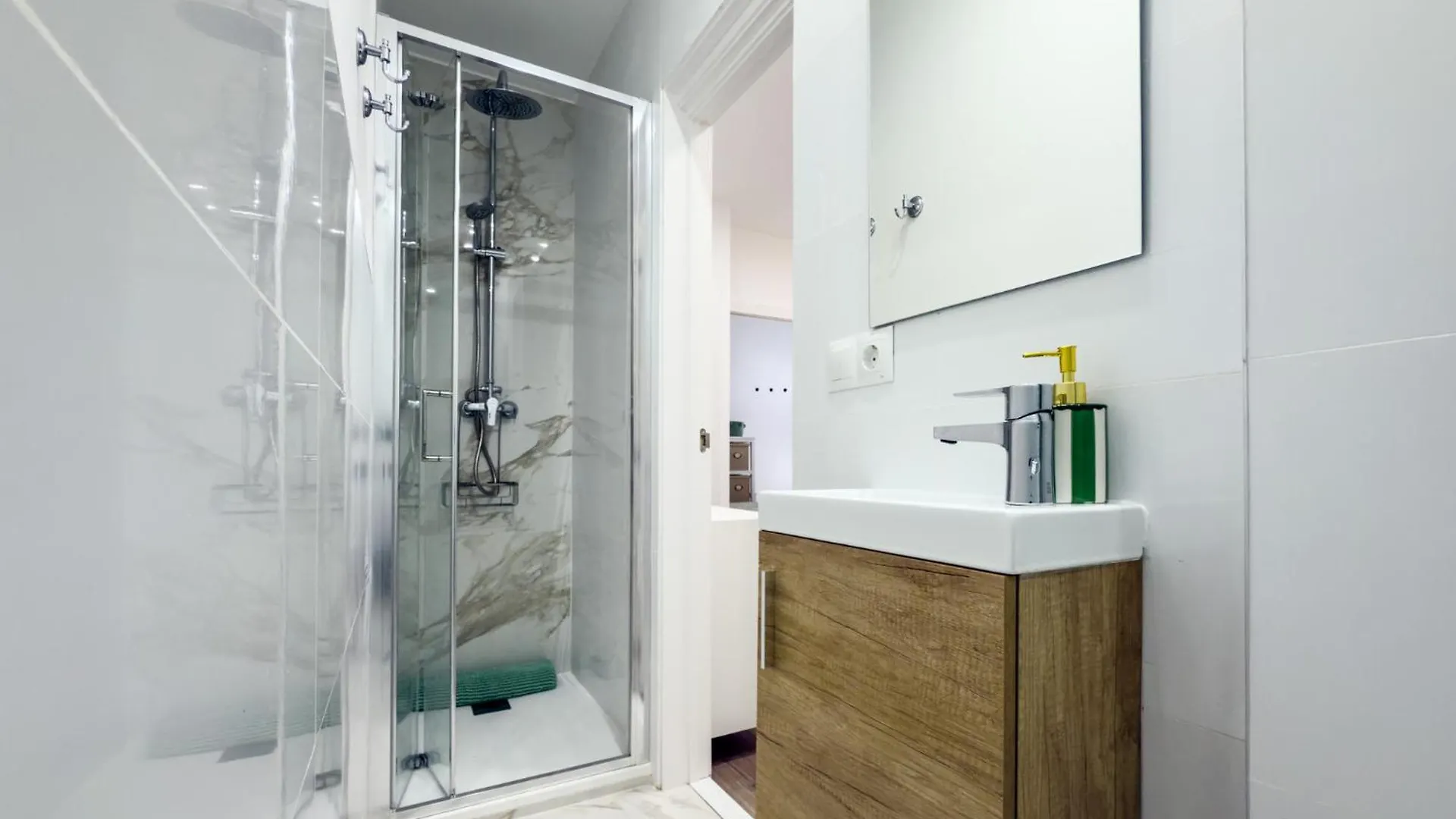ברצלונה Bonito Apartamento En Ronda Sant Pau 0*,  ספרד