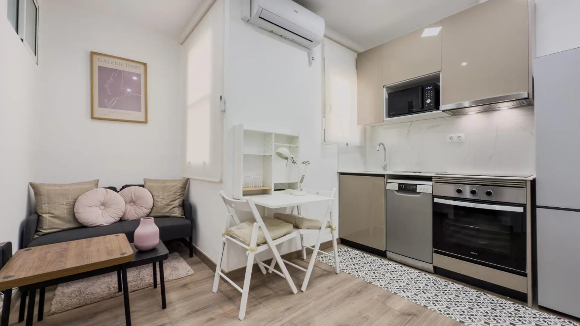 Bonito Apartamento En Ronda Sant Pau Barcelona